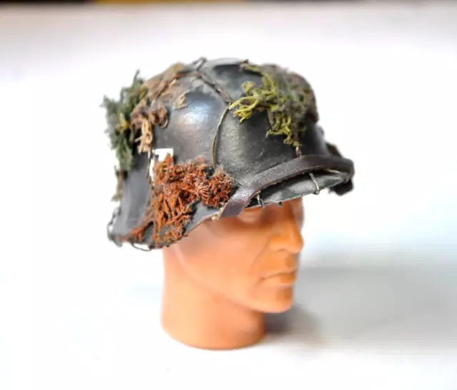 1/6 Scale Did German Wwii - Metal Helmet W/ Metal Red And Vegetable Camo