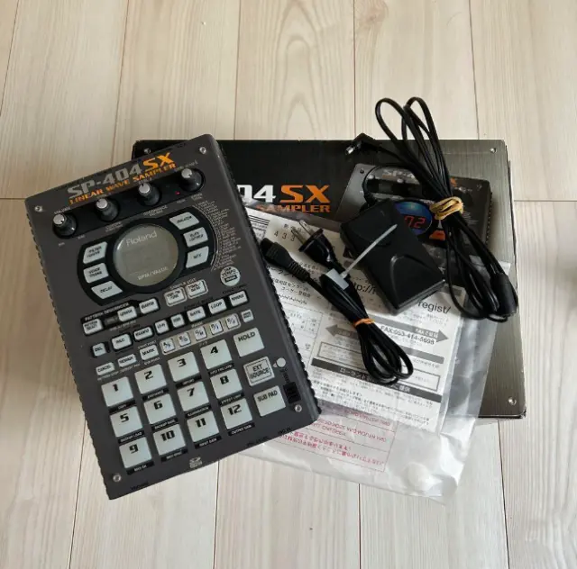 Roland SP-404SX Compact Linear Wave Sampler