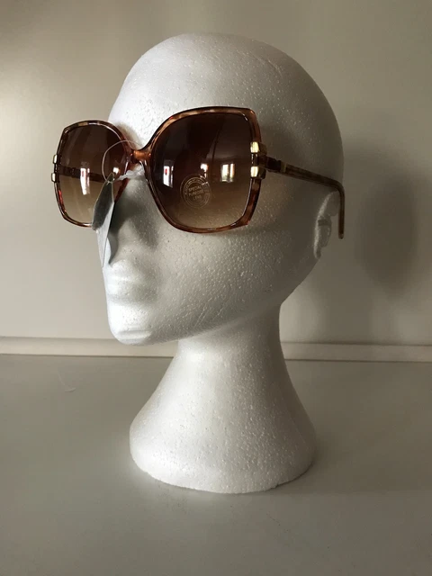 VINTAGE RETRO SUNGLASSES. GENUINE SARAH COVENTRY.60s 70s  display picture 2