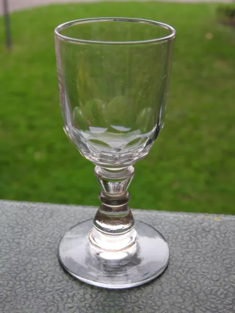 ancien verre à liqueur en cristal taille côtes plates de SAINT LOUIS - BACCARAT
