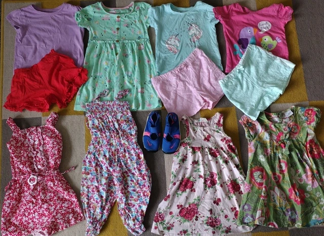 Pacchetto estivo ragazze 2-3 anni 3 abiti, 2 tute, 3 t-shirt, 3 pantaloncini e scarpe