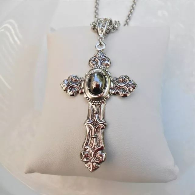 Collier Sautoir Baroque Pendentif Croix Vintage Argenté à Cabochon Jet Hématite