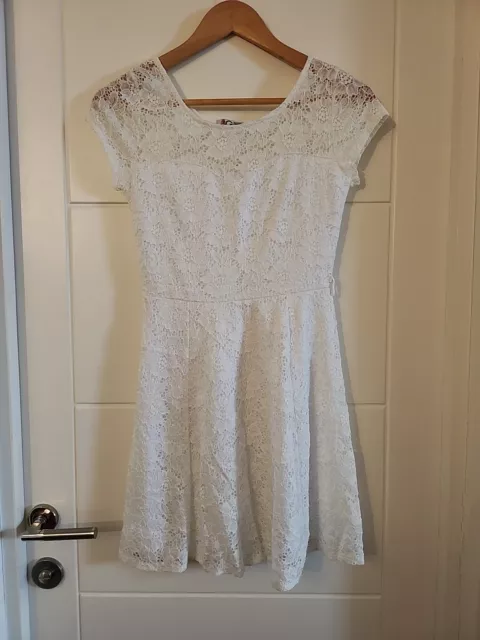 WalG White Crochet Lace Dress Size S Uk8 Wedding Guest Attire Pretty Lace Dress