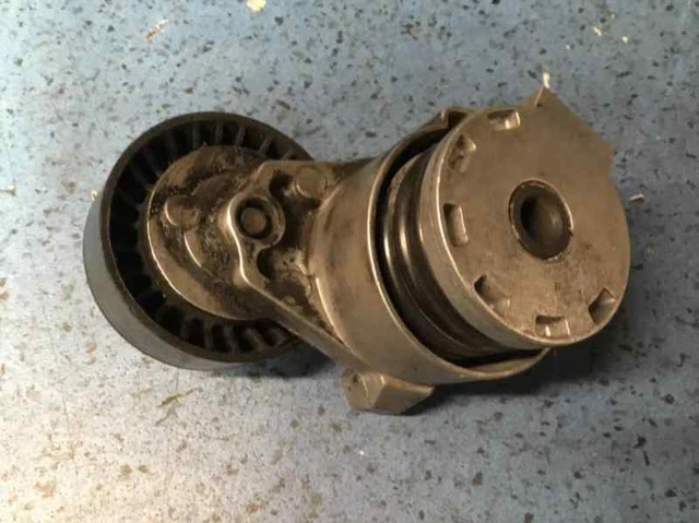 8200371058 galet tendeur pour RENAULT CLIO II 1.5 DCI 2004 662458