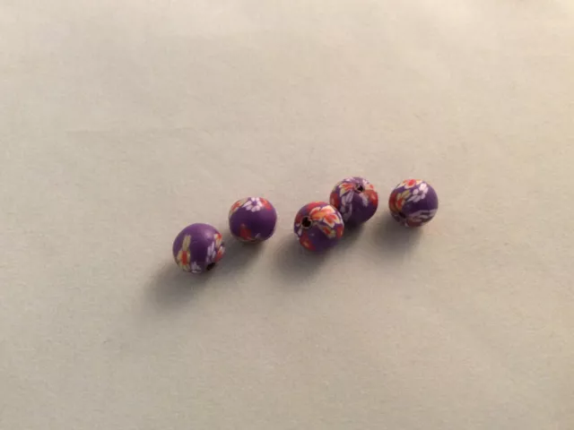 5 x application violette et multicolore 8 mm perles d'argile polymère faites main, application trou 2 mm. 3