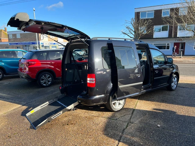 2015 (15) VW Caddy Maxi Life 1.6HDI Automatic WHEELCHAIR ACCESS VEHICLE wav auto