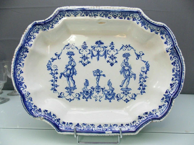 Moustiers Atelier Clerissy-Beau Plat Decor A La Berain Debut Xviii°