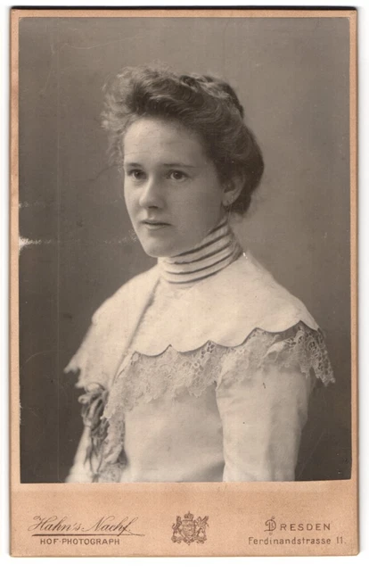 Fotografie Hahn´s Nachf., Dresden, Ferdinandstrasse 11, Junge Frau mit hohem St
