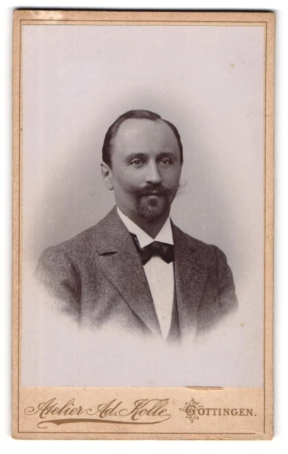 Fotografie Adolf Kolle, Göttingen, Prinzenstr. 8, Elegant gekleideter Herr mit