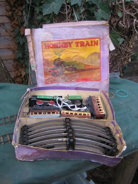 VINTAGE HORNBY O Gauge M1 Clockwork Train Set / Original Box / Gwo £35. ...