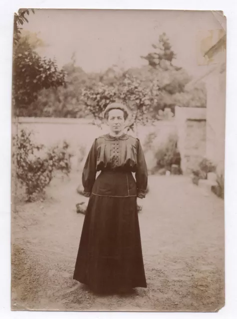 ANTIQUE FASHION FASHION PHOTO Woman Garden Portrait circa 1900 Black Dress Hairstyle