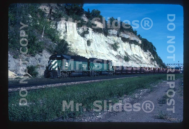 Original Slide BN Burlington Northern GP40 3024 & 1 Action St. Paul MN 1982