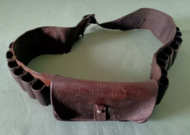 Ancienne Cartouchière en cuir(20 Cartouches)+une Pochette Militaire Chasse
