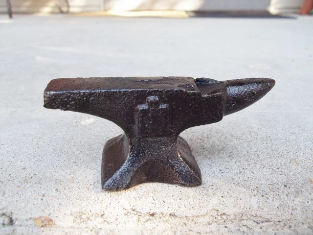 Ih International Harvester Cast Iron Anvil Mini Salesman Sample Blacksmith