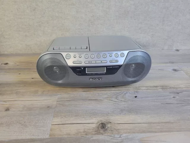 Sony CD Player AM/FM Radio Cassette Recorder Model: CFD-S05 Boombox Tested EUC