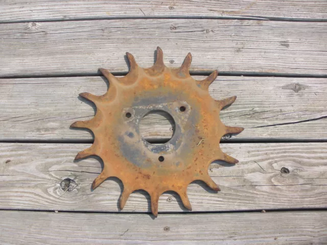 (1) Spiked Iron Rotary Hoe Wheel Flower Garden Wall Art SteamPunk 14" (Martin)