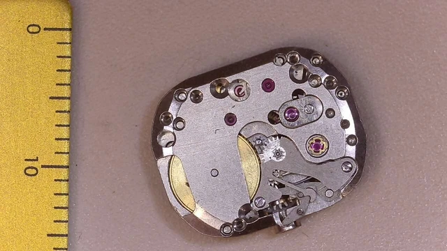 Petit Mouvement De Montre AS 1051 – Ancien, Incomplet (collection/réparation)