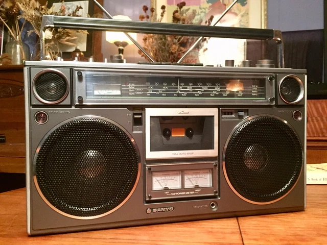 Radio K7 SANYO M-V40K – Ghetto Blaster Portable – Rouge – Fonctionnel
