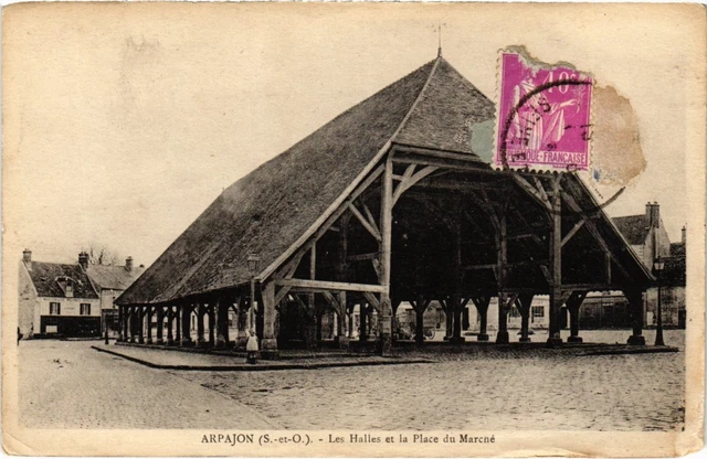 CPA Arpajon Les Halles et la Place du Marche (1349995)