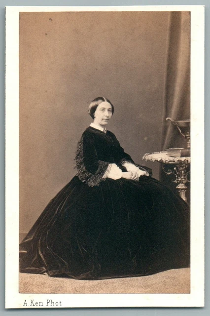 Photo CDV J. Laurent Madrid – Femme En Crinoline – Tirage Albumine – Vers 1867