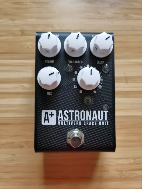 Pédale de réverb pour guitare Shift Line Astronaut III, très bon état Pédale de réverb pour guitare Shift Line Astronaut III, très bon état