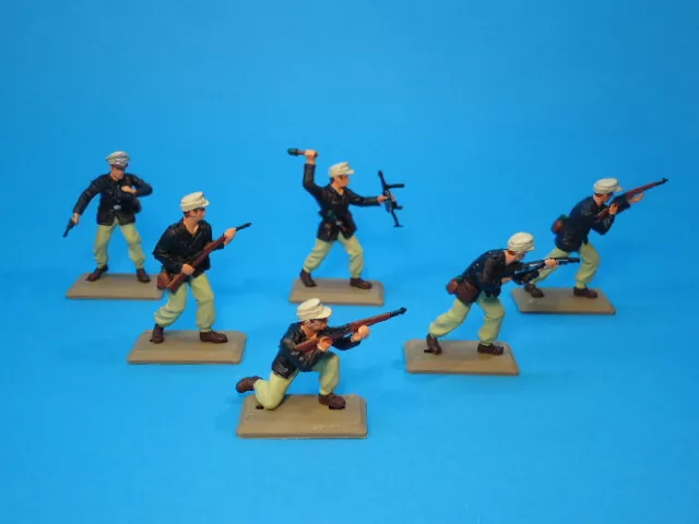 BRITAINS DSG * WWII GERMAN PANZER DIVISION TROOPS w/ SAND PANTS * TOY SOLDIERS