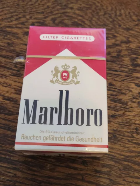 Eine Packung Marlboro Zigaretten - 19 Stück für 5 DM um 1999 original verpackt