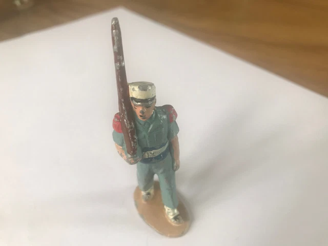 Quiralu /Tres Beau Soldat Fusil Epaule  De La Legion  Au Defile N2