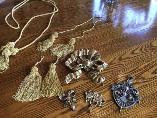 Lot of 8 Decorative Picture Hooks and Tassels