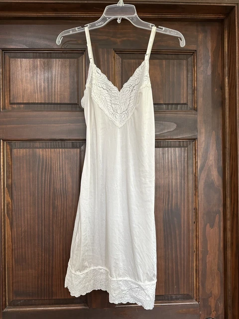 Hanes Silk Reflections Size 34 Vintage Full Slip White