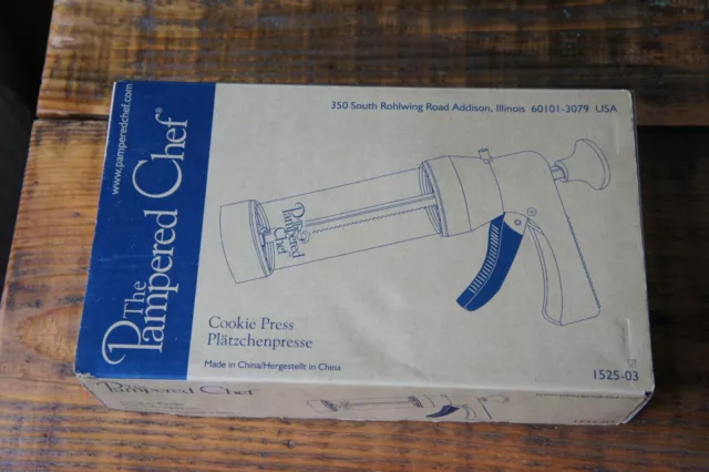 The Pampered Chef Cookie Press 14 Disc Patterns Trigger Gun Bake