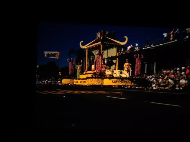JC19 35MM SLIDE Photo photograph ROSE PARADE FLOAT