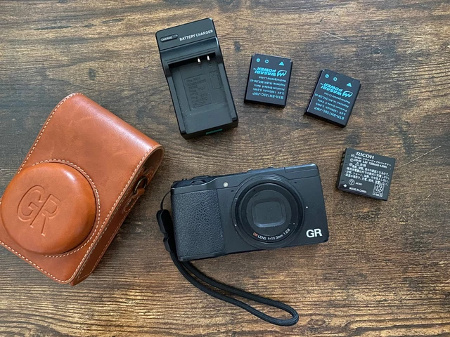 Ricoh GR 16.2MP Digital Camera w/case, 3 batteries, charger - works/tested!