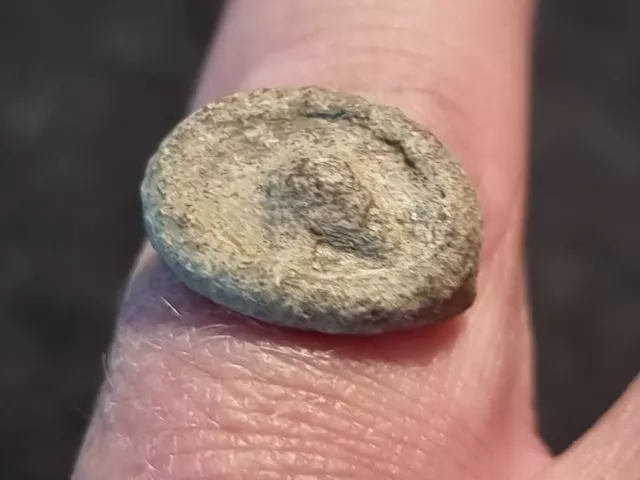 Roman bronze finger ring part in uncleaned as found condition in Britain LA113x