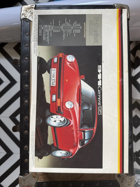 Porsche 911 Carrera '85 1/24 fabriquée par Fujimi Model Co., Ltd