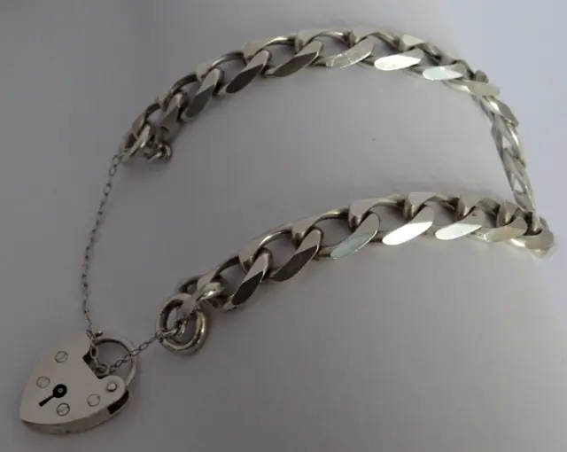 Fantastic vintage solid sterling silver chain bracelet.Perfect for charms, 22g 3