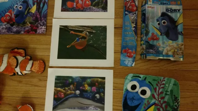 Lot Finding Dory Nemo jouet frisbee cerf-volant litho art Disney sur glace tasse peluche spinner 2