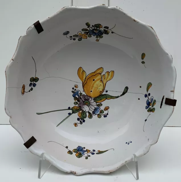 La Rochelle Saladier ancien en faience a décor floral XVIIIe siècle 2