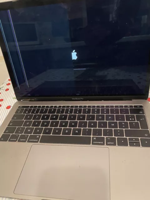 Macbook pro 13 inch écran retina, en bon état (vendu sans chargeur) Pour Pièce 3