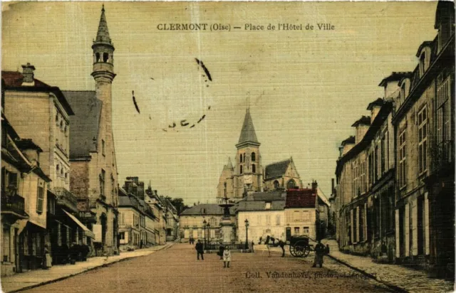 CPA CLERMONT Place de L'Hotel de Ville (377611)