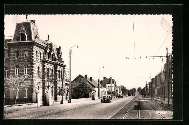 CPA Saint-Saulve, Mairie et Poste - Avenue Jean-Jaurès - Vue d´ensemble vers la