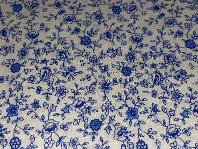 By 1/2 Yd Blue & White Daisy Rose Trailing Vines Vintage Cotton BTHY Fabric