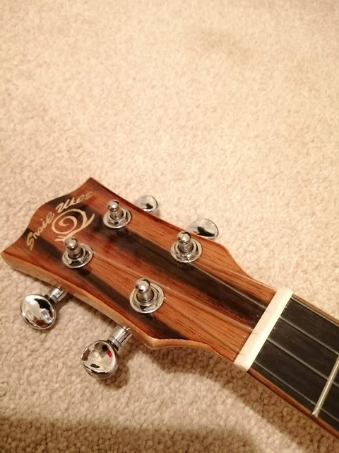 Snail SUT-M3 tenor ukulele, solid mahogany, gloss, inc gigbag 3