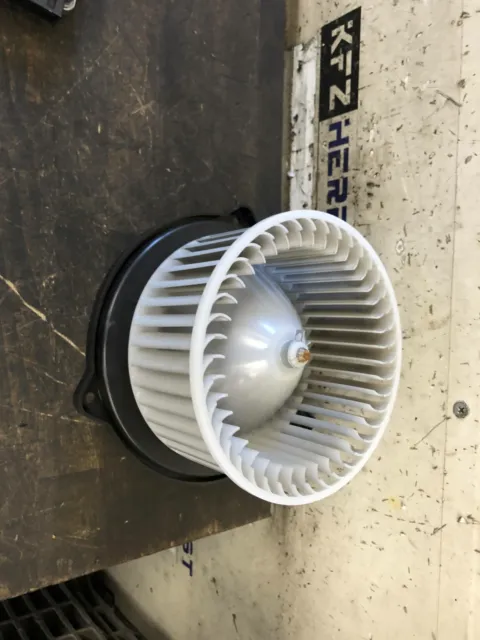 moteur du ventilateur de chauffage Mazda CX-3 DK 8727000701 2.0 88kW PEX3 207501