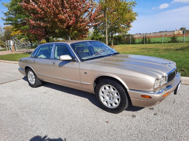 Jaguar: XJ8