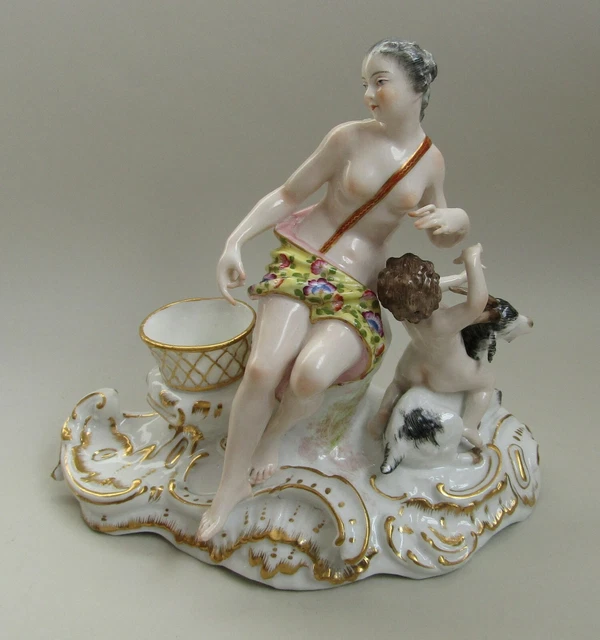 Paris. Samson. Groupe en porcelaine représentant une femme et un enfant
