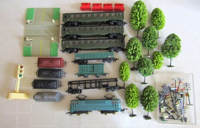 Train électrique JOUEF HO – 2 locomotives, rails circuit complet, wagons, figurines - Modélisme Train électrique JOUEF HO – 2 locomotives, rails circuit complet, wagons, figurines - Modélisme