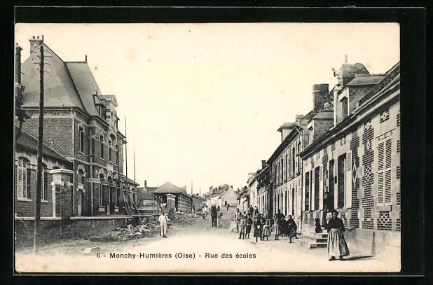CPA Monchy-Humières, Rue des écoles