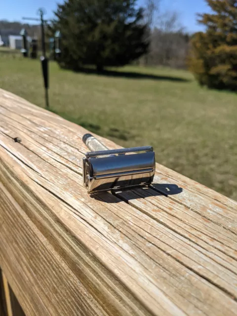 Nice Gillette 1952 Black Tip Super Speed DE Safety Razor (X-3)