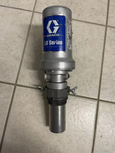 Graco 24G576 LD Series 3:1 Universal Oil Pump with Bung Adapter
